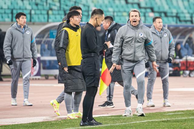 在线投注注册-新年第一罚出炉！大连人8人被罚83万 1人停赛1年